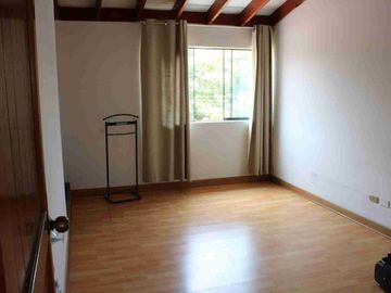 La Planicie 650mt2 Casa de 2 pisos con 4 habitaciones ideal para tu familia ✅