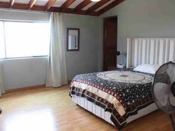 La Planicie 650mt2 Casa de 2 pisos con 4 habitaciones ideal para tu familia ✅