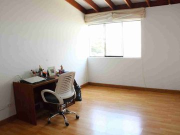 La Planicie 650mt2 Casa de 2 pisos con 4 habitaciones ideal para tu familia ✅