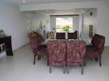 La Planicie 650mt2 Casa de 2 pisos con 4 habitaciones ideal para tu familia ✅