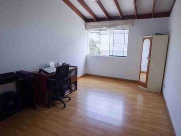 La Planicie 650mt2 Casa de 2 pisos con 4 habitaciones ideal para tu familia ✅