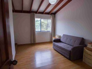 La Planicie 650mt2 Casa de 2 pisos con 4 habitaciones ideal para tu familia ✅