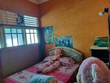 RUMAH SECOND DENGAN TANAH LUAS DEKAT JALAN JOGJA SOLO