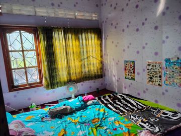 RUMAH SECOND DENGAN TANAH LUAS DEKAT JALAN JOGJA SOLO