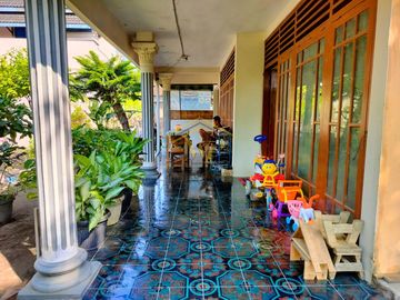 RUMAH SECOND DENGAN TANAH LUAS DEKAT JALAN JOGJA SOLO