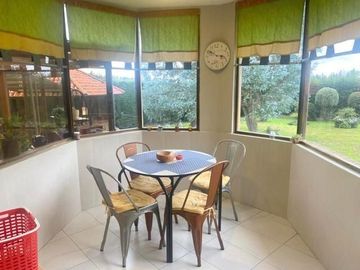 Elegante villa en venta con 1.500m2T sector San Joaquín