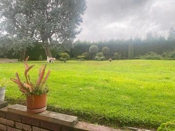 Elegante villa en venta con 1.500m2T sector San Joaquín