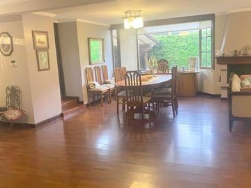 Elegante villa en venta con 1.500m2T sector San Joaquín
