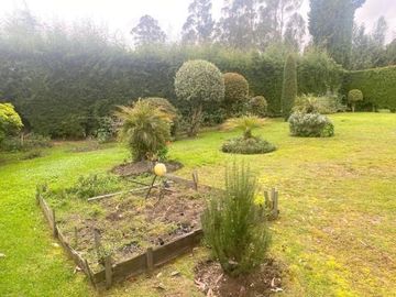 Elegante villa en venta con 1.500m2T sector San Joaquín