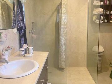 Elegante villa en venta con 1.500m2T sector San Joaquín
