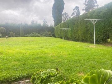 Elegante villa en venta con 1.500m2T sector San Joaquín