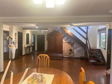 Elegante villa en venta con 1.500m2T sector San Joaquín