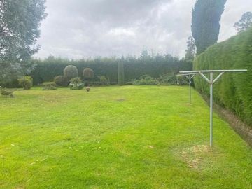 Elegante villa en venta con 1.500m2T sector San Joaquín