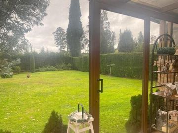 Elegante villa en venta con 1.500m2T sector San Joaquín