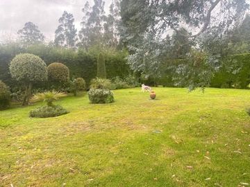Elegante villa en venta con 1.500m2T sector San Joaquín