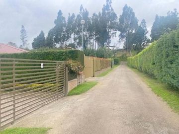 Elegante villa en venta con 1.500m2T sector San Joaquín