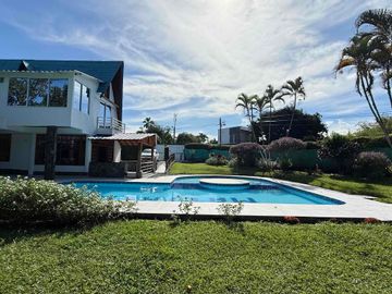 Se vende casa campestre Armenia vía La Tebaida