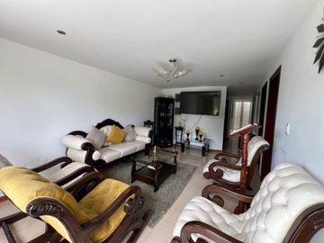 SE VENDE CASA TRES PISOS EN CONJUNTO BOSQUES DE MACHANGARA