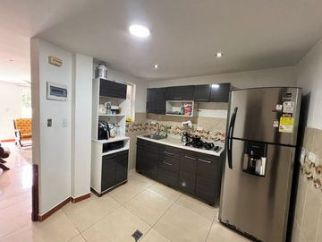 SE VENDE CASA TRES PISOS EN CONJUNTO BOSQUES DE MACHANGARA