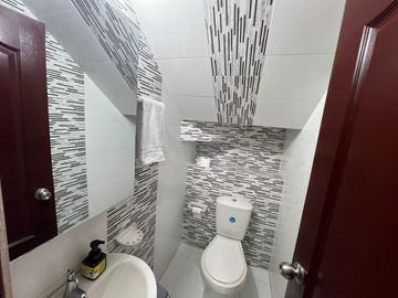 SE VENDE CASA TRES PISOS EN CONJUNTO BOSQUES DE MACHANGARA