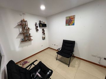 SE VENDE CASA TRES PISOS EN CONJUNTO BOSQUES DE MACHANGARA