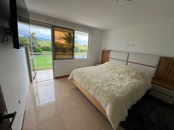 SE VENDE CASA TRES PISOS EN CONJUNTO BOSQUES DE MACHANGARA