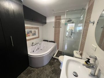 SE VENDE CASA TRES PISOS EN CONJUNTO BOSQUES DE MACHANGARA