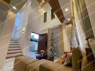 Modern House in Tierra El Sol Subdivision by Master Broker July de Vera