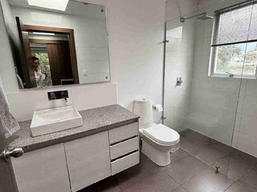 Hermoso Departamento,   venta CUMBAYA