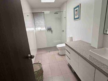 Hermoso Departamento,   venta CUMBAYA