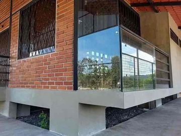 Propiedad Comercial en el Puyo | Casa + Asadero Listo + Garage 30 Autos | 2000m²