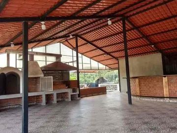 Propiedad Comercial en el Puyo | Casa + Asadero Listo + Garage 30 Autos | 2000m²