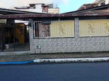 “Propiedad con 2 Departamentos + Local en Venta Puyo | 258m² | Garaje y Seguridad”