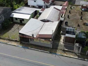 “Propiedad con 2 Departamentos + Local en Venta Puyo | 258m² | Garaje y Seguridad”