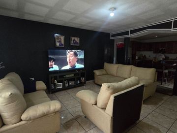 🏡 Casa en Venta – Col. Ruiz Massiu