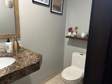 VENDO MUY LINDA CASA EN SAMBORONDÓN DE 3 DORMITORIOS