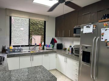 VENDO MUY LINDA CASA EN SAMBORONDÓN DE 3 DORMITORIOS