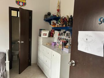VENDO MUY LINDA CASA EN SAMBORONDÓN DE 3 DORMITORIOS