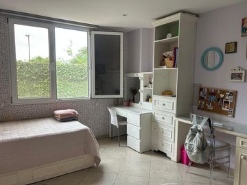 VENDO MUY LINDA CASA EN SAMBORONDÓN DE 3 DORMITORIOS