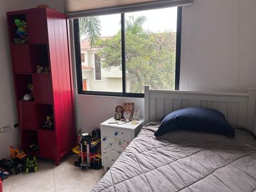 VENDO MUY LINDA CASA EN SAMBORONDÓN DE 3 DORMITORIOS