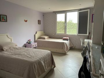 VENDO MUY LINDA CASA EN SAMBORONDÓN DE 3 DORMITORIOS