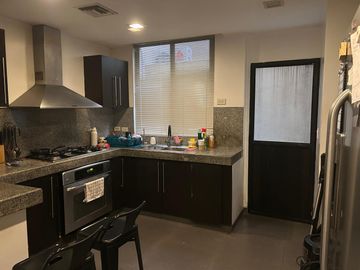 VENDO HERMOSA CASA EN SAMBORONDÓN DE 3 DORMITORIOS
