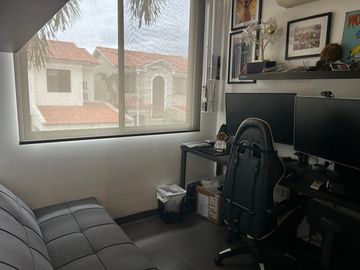 VENDO HERMOSA CASA EN SAMBORONDÓN DE 3 DORMITORIOS