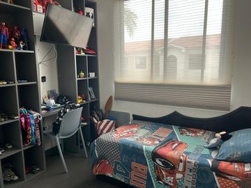 VENDO HERMOSA CASA EN SAMBORONDÓN DE 3 DORMITORIOS