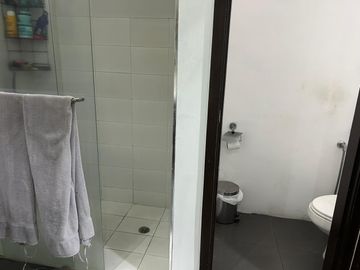 VENDO HERMOSA CASA EN SAMBORONDÓN DE 3 DORMITORIOS