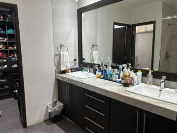 VENDO HERMOSA CASA EN SAMBORONDÓN DE 3 DORMITORIOS