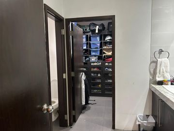 VENDO HERMOSA CASA EN SAMBORONDÓN DE 3 DORMITORIOS