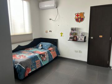 VENDO HERMOSA CASA EN SAMBORONDÓN DE 3 DORMITORIOS