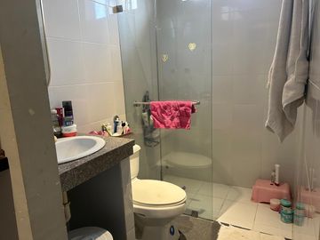 VENDO HERMOSA CASA EN SAMBORONDÓN DE 3 DORMITORIOS
