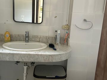 VENDO HERMOSA CASA EN SAMBORONDÓN DE 3 DORMITORIOS